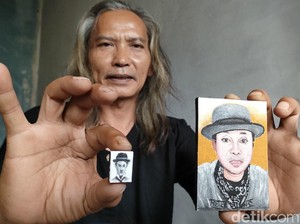 Keren! Pelukis Garut Bikin Puluhan Lukisan Mini Pakai Pisau
