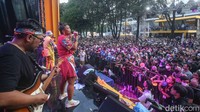 Hari menjelang petang, project Pop langsung menggebrak set yang membuat semua berjoget dan bernyanyi.