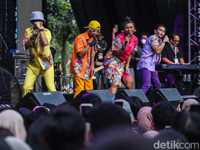 Sore-sore Joget Bareng Project Pop di Allo Bank Festival 2022, Sabtu, 21/5/2022.