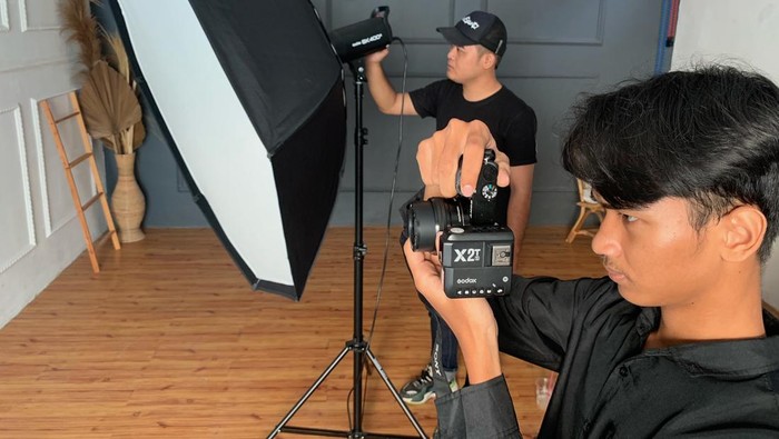 Studio foto di Karawang dengan kosep foto bayar seikhlasnya.