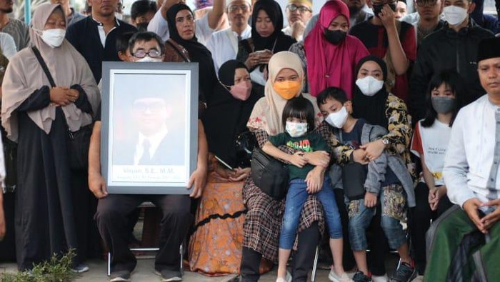 Suasana pemakaman mantan KPU RI Viryan Azis di Pontianak