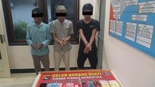 Tiga terduga pelaku penjual dan pengedar sabu diamankan Satresnarkoba Polres Lombok Barat.