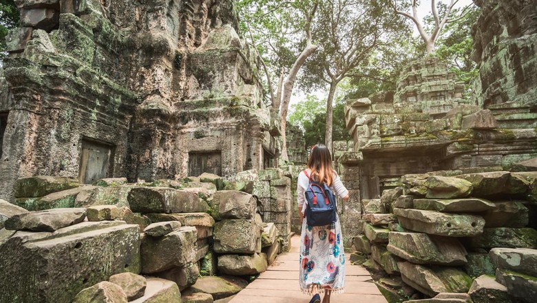 Turis perempuan di Kamboja Turis perempuan di Kamboja