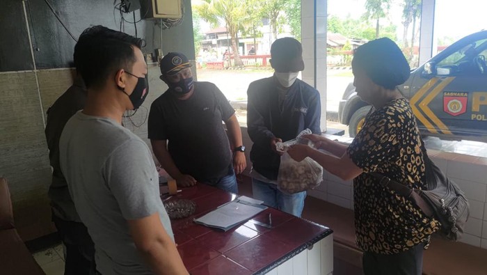 Upaya perdagangan telur penyu digagalkan