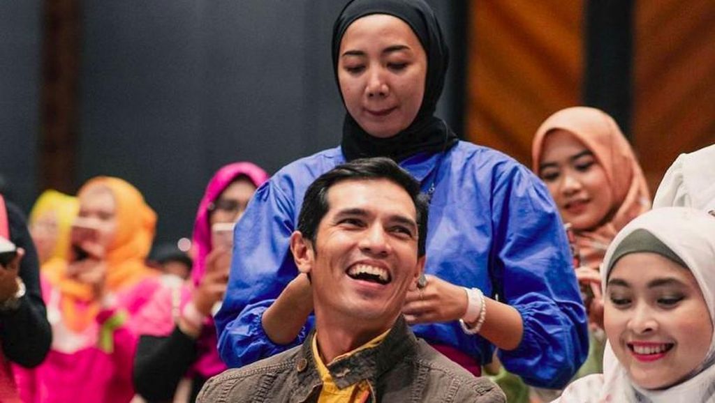 Adrian Maulana Bagi Rahasia Keutuhan Rumah Tangga Selama 21 Tahun
