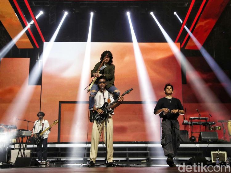 Aksi .Feast Gemparkan Panggung Allo Bank Festival