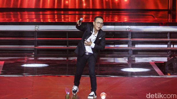 Ari Lasso akhirnya kembali tampil di panggung hiburan untuk kali pertama usai rehat melawan kanker. Momen itu terjadi di Allo Bank Festival 2022, Sabtu, 21/5/2022.