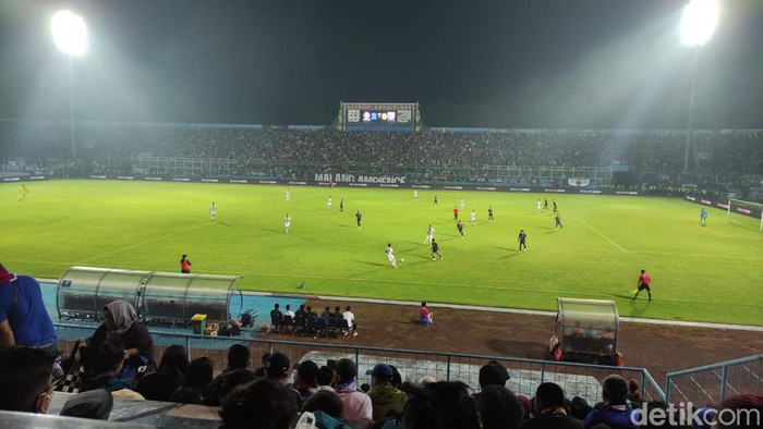 Arema FC vs PSIS