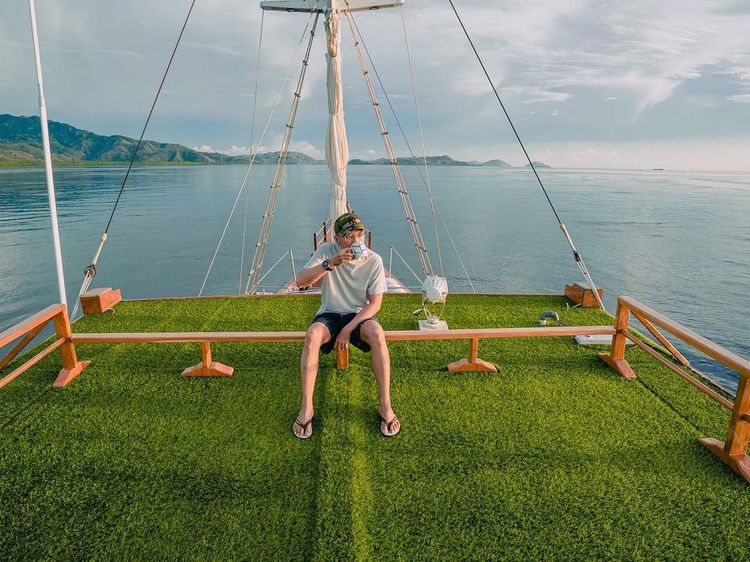 10 Potret Ari Lasso Saat Ngopi dan Makan Hot Pot Bareng Keluarga