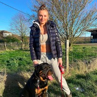 “Aku bersenang-senang di jembatan hari ini dan aku pikir pengemudi truk menyukainya,” ungkap Billie di Twitter pada April lalu. Foto: dok. Instagram