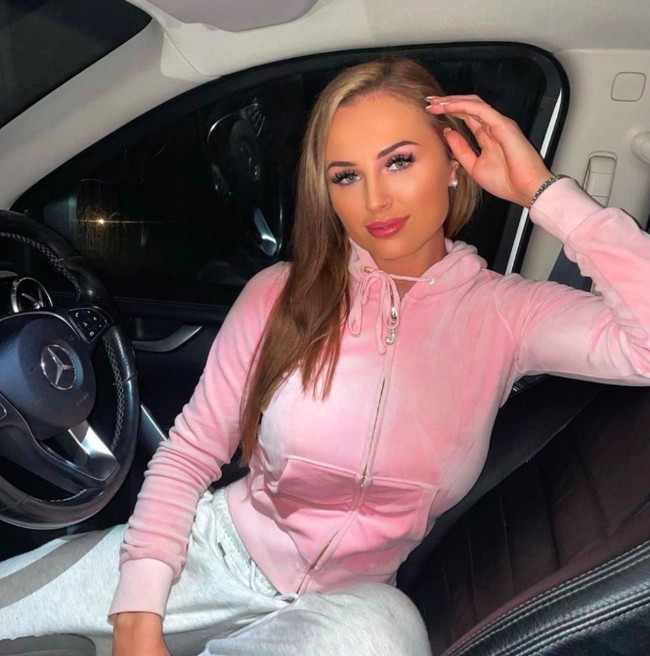 Billie Louise adalah bintang media sosial dan model OnlyFans. Di Instagramnya, wanita asal Inggris itu memiliki 57 ribu followers. Foto: dok. Instagram