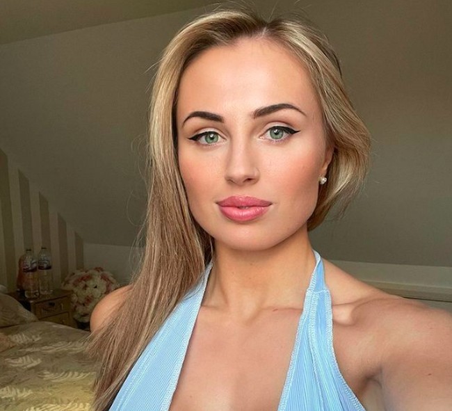 Model OnlyFans bernama Billie Louise jadi sensasi di internet karena tindakannya yang tidak senonoh di area publik. Wanita 27 tahun itu kini mendapatkan kritikan pedas dan meminta polisi untuk menginvestigasi. Foto: dok. Instagram