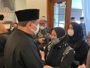 Chairul Tanjung Melayat ke Rumah Duka Fahmi Idris