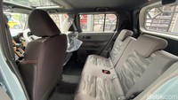 Meskipun kompak, Daihatsu Taft Reborn ini hadir dengan konfigurasi kabin yang fleksibel. Jok belakangnya dapat dilipat, agar mendapat ruang bagasi yang lebih besar. Foto: Muhammad Hafizh Gemilang/detikOto