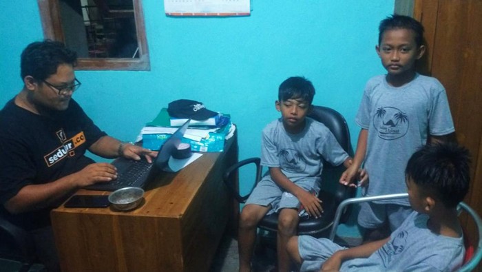 Diajak Berwisata Pria Misterius, Tiga Anak Ditinggalkan di Pulau Merah
