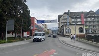 detikcom berkesempatan untuk hadir di acara tersebut. Kompleks lokasi gelaran WEF diadakan di dataran tinggi Davos. Sejumlah hotel dan tempat pertemuan sudah disiapkan untuk pada delegasi forum ekonomi terbesar di dunia tersebut.  