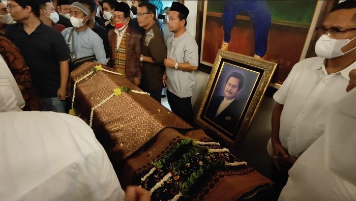 Jenazah Fahmi Idris di rumah duka, Jakarta Selatan, Minggu (22/5/2022).