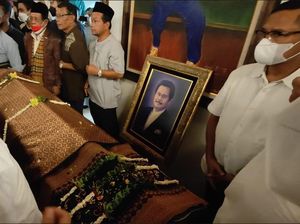 Mengenang Fahmi Idris yang Berpulang