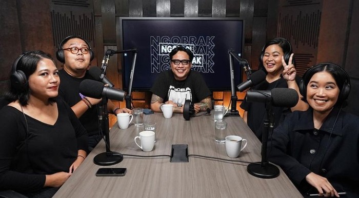 Galeri Gofar Hilman Gaya Kece Gofar Hilman, Penyiar Baru Prambors yang Hobi Hangout