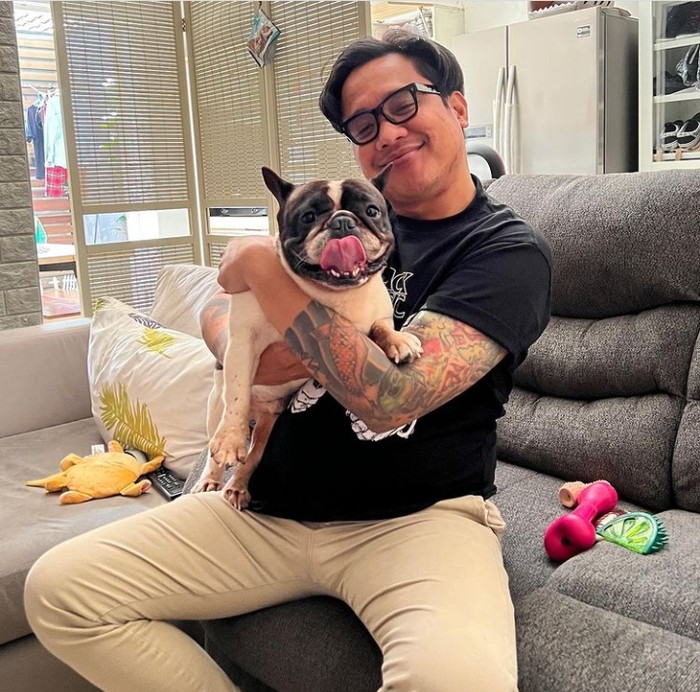 Galeri Gofar Hilman Gaya Kece Gofar Hilman, Penyiar Baru Prambors yang Hobi Hangout