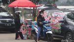 Geliat Pasar Tumpah Stadion GBLA Saat Aturan Masker Dilonggarkan Geliat Pasar Tumpah Stadion GBLA Saat Aturan Masker Dilonggarkan