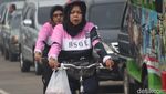 Geliat Pasar Tumpah Stadion GBLA Saat Aturan Masker Dilonggarkan Geliat Pasar Tumpah Stadion GBLA Saat Aturan Masker Dilonggarkan