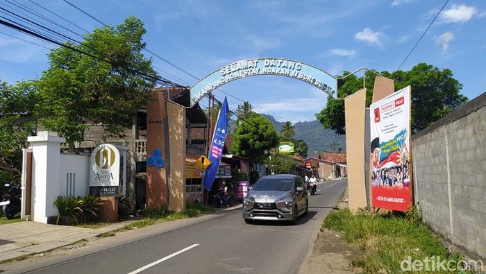 Gerbang masuk menuju Kampung Homestay Ngaran II Borobudur, Magelang.