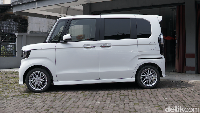 Honda N-Box masuk ke dalam kelas kei car atau mobil mungil. Mobil ini merupakan mobil yang dikhususkan untuk pasar domestik Jepang. Foto: Muhammad Hafizh Gemilang/detikOto