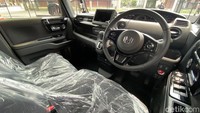 Dengan dimensi yang kompak dan mesin yang mungil, Honda N-Box diklaim mampu menempuh jarak 20 hingga 25 km dengan hanya satu liter bensin. Foto: Muhammad Hafizh Gemilang/detikOto