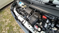 Honda N-Box mengusung mesin DOHC 3-silinder segaris berkapasitas 658 cc. Ada dua pilihan mesin yang ditawarkan, yakni mesin turbo dan mesin naturally aspirated. Foto: Muhammad Hafizh Gemilang/detikOto