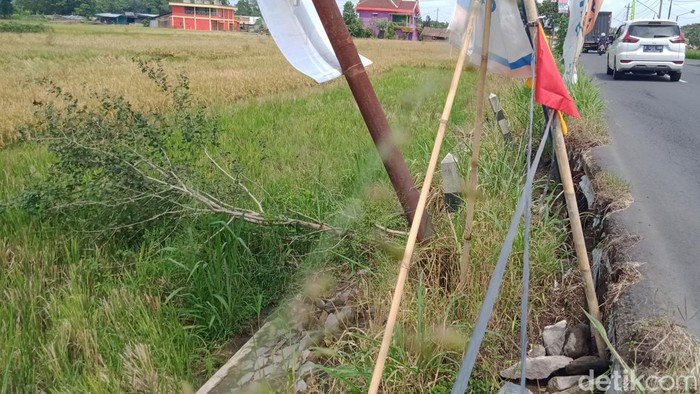 Kondisi jalan di jalur alternatif Klaten-Boyolali yang rawan ambles, Minggu (22/5/2022).