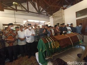 Kesedihan Fahira Saat Fahmi Idris Berpulang: Ayah Sangat Luar Biasa