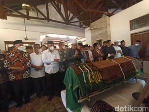 Kesedihan Fahira Saat Fahmi Idris Berpulang: Ayah Sangat Luar Biasa