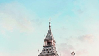 Setiap karyanya membutuhkan waktu 10-15 jam, malah terkadang lebih. Foto: Zak Eazy