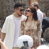 Kendall Jenner dan Devin Booker diketahui sudah berpacaran sejak dua tahun lalu. Devin yang berprofesi sebagai atlet NBA itu sebelumnya pernah menjalin hubungan dengan Jordyn Woods, mantan sahabat Kylie Jenner yang menjadi selingkuhan ayah anak Khloe Kardashian.  (Foto: GC Images/NINO)