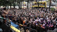 Seluruh line-up juara ini siap ajak kamu berdendang bersama menikmati festival musik seru persembahan Allo Bank.