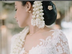 Maudy Ayunda Dinikahi Pria Korea, Pakai Perhiasan Etnik Modern, Ini Detailnya