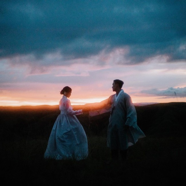 Di media sosial sendiri undangan pernikahan Maudy Ayunda dan suaminya itu sudah beredar luas. Dalam undangan tersebut tertera nama sang penyanyi, Ayunda Faza Maudya dan sang suami, Jesse Jiseok Choi. Foto: dok. Instagram @maudyayunda