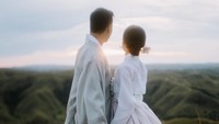 Selain berkebaya, ada pula foto Maudy Ayunda mengenakan Hanbok. (Foto: dok. Instagram @maudyayunda) 