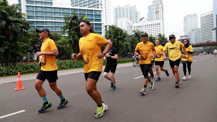 Mengintip Persiapan Pelari Jelang Maybank Marathon Para peserta Maybank Marathon mulai terlihat berlatih sejak memanfaatkan CFD di Jakarta. Beginilah potretnya.
Road to Maybank Marathon 2022 digelar dengan serangkaian kegiatan pelatihan dan edukasi untuk persiapkan diri pelari sebelum berlaga di ajang lomba Maybank Marathon, Elite Label Road Race pertama dan satu-satunya di Indonesia pada 28 Agustus 2022 mendatang di Bali.