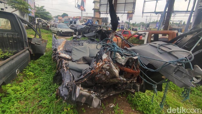 Mobil pikap di kuburan kendaraan kecelakaan tak kunjung diambil selama 6 tahun