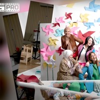 Walaupun persiapan pemotretan diakui Nagita tidak mudah karena dirinya harus mengumpulkan para rekannya yang sama-sama melahirkan di tahun 2021, namun pemotretan tersebut berjalan dengan lancar. Ekspresi bahagia pun tampak menghiasi wajah Nagita, Nathalie, Paula, Zaskia, dan Lesti. Foto: YouTube/Sule Production