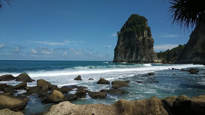Pantai Pangasan Pacitan, Eloknya Bikin Kerasan