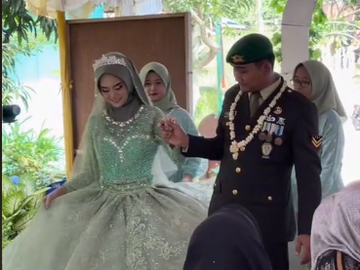 Foto Sertu Purwanto dan Winda Rusdian. Foto Sertu Purwanto dan Winda Rusdian.