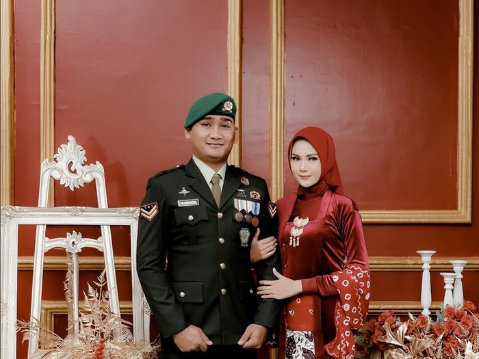 Pasangan Winda Rusdian dan Sertu Purwanto. Pasangan Winda Rusdian dan Sertu Purwanto.