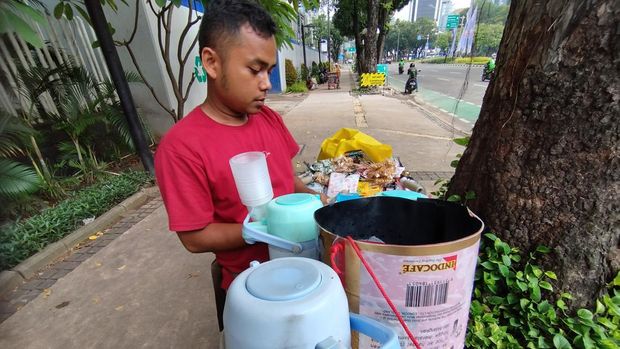 Penjual Kopi Keliling Alias Starling
