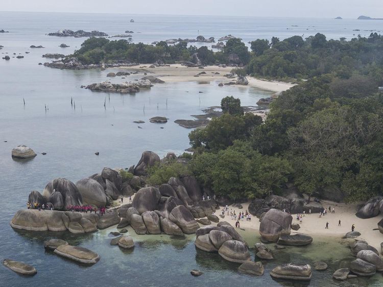 Pesona Pantai Tanjung Tinggi di Pulau Laskar Pelangi