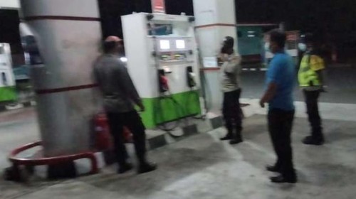 Polres Tabanan melakukan pengecekan di SPBU Lumajang,  Desa Samsam, Kerambitan pasca kenaikan harga bahan bakar minyak.
