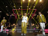 5 Chord dan Lirik Lagu Jatuh Cinta: Pandangan Pertama hingga Kesempurnaan Cinta