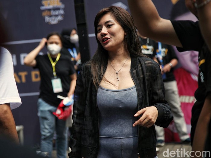 Serunya Cardio Dance Bareng Berliana Lovell di Allo Bank Fest Allo Bank Festival 2022 diselenggarakan selama tiga hari di Istora Senayan, Jakarta. Tak hanya acara musik, Allo Bank Festival ini juga akan mengadakan Cardio Dance Workout.